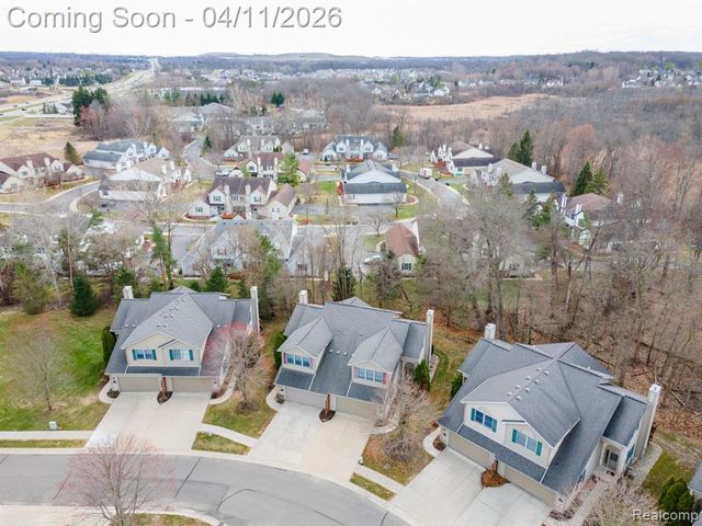 282 Stratford Lane, Lake Orion, MI 48360