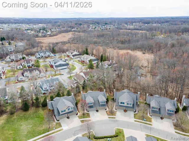 282 Stratford Lane, Lake Orion, MI 48360