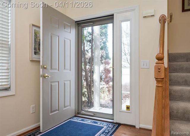 282 Stratford Lane, Lake Orion, MI 48360