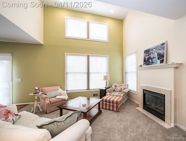 282 Stratford Lane, Lake Orion, MI 48360