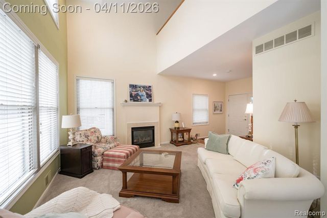 282 Stratford Lane, Lake Orion, MI 48360