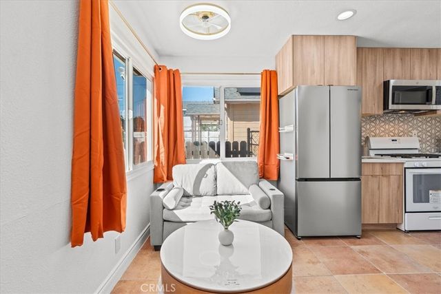 1095 Bonita Street A, Tustin, CA 92780