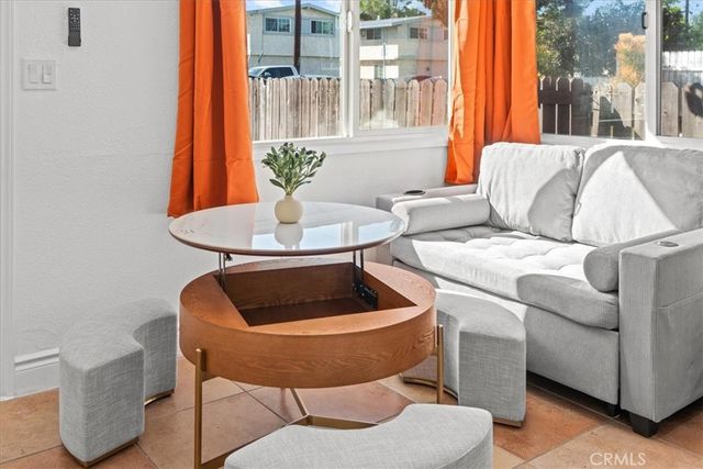1095 Bonita Street A, Tustin, CA 92780