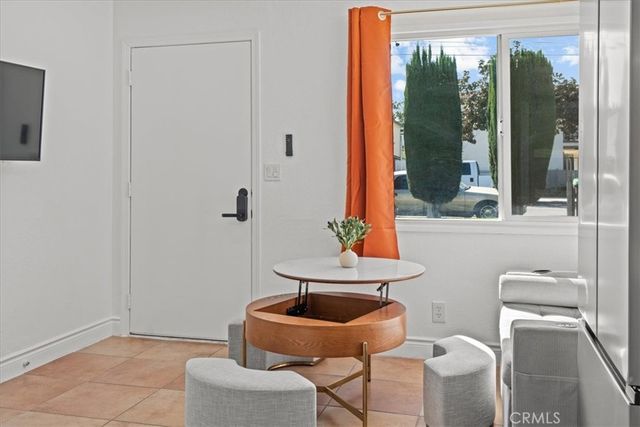 1095 Bonita Street A, Tustin, CA 92780