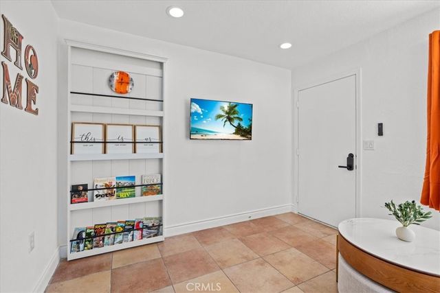 1095 Bonita Street A, Tustin, CA 92780
