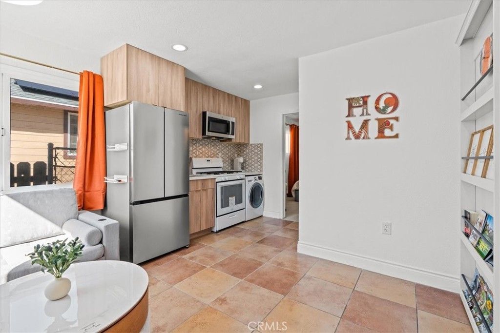 1095 Bonita Street A, Tustin, CA 92780