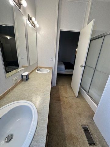 800 Longhollow RD D, Dale, TX 78616