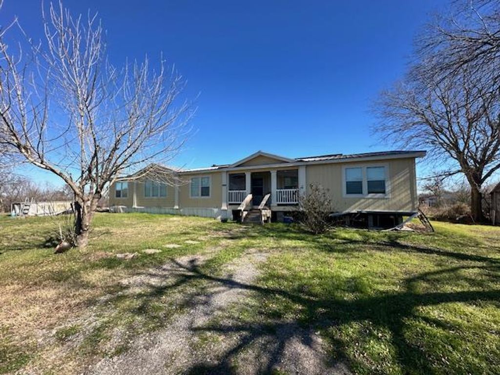 800 Longhollow RD D, Dale, TX 78616