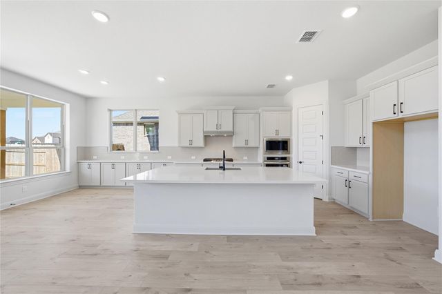 933 Sunny Ridge DR, Leander, TX 78641