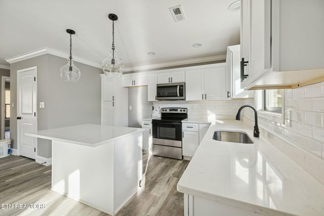 370 Flora Drive, Lenoir City, TN 37771