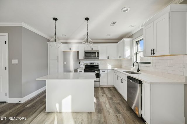 370 Flora Drive, Lenoir City, TN 37771