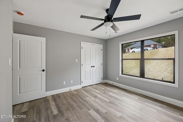 370 Flora Drive, Lenoir City, TN 37771