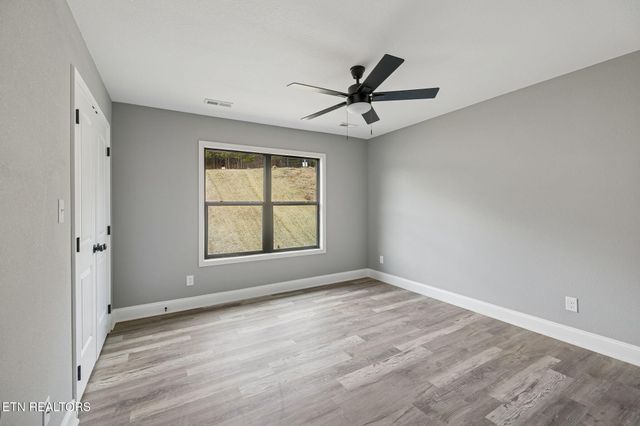 370 Flora Drive, Lenoir City, TN 37771