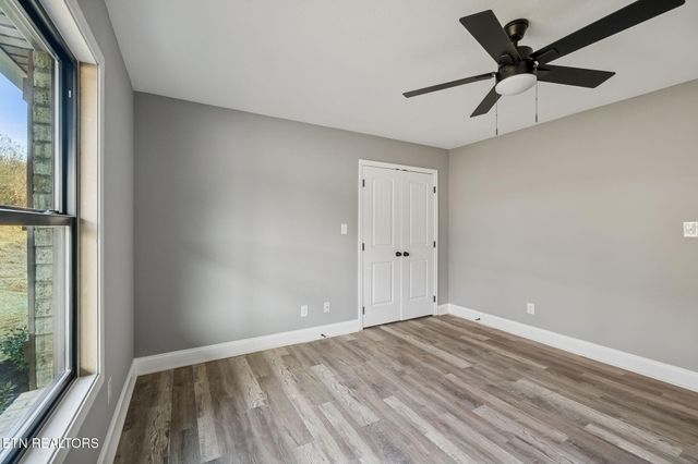 370 Flora Drive, Lenoir City, TN 37771