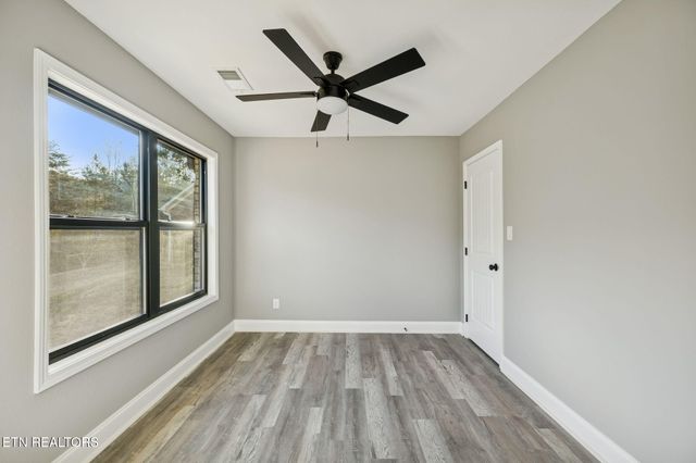 370 Flora Drive, Lenoir City, TN 37771