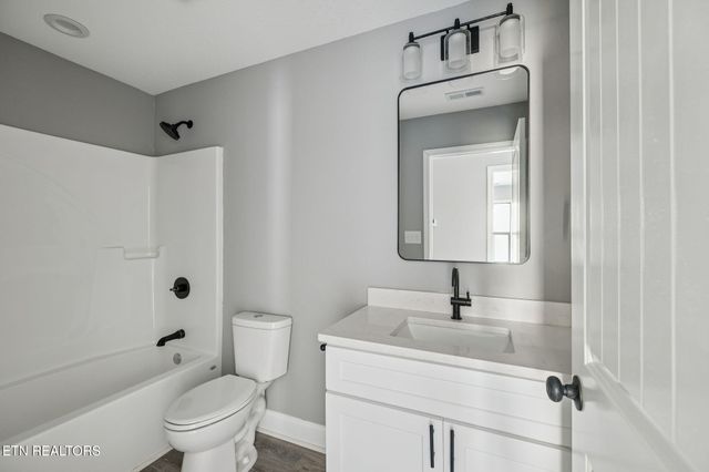 370 Flora Drive, Lenoir City, TN 37771