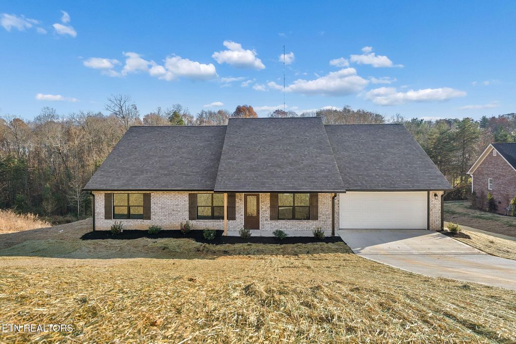 370 Flora Drive, Lenoir City, TN 37771