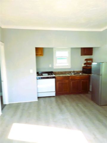 918 Maine, Long Beach, CA 90813