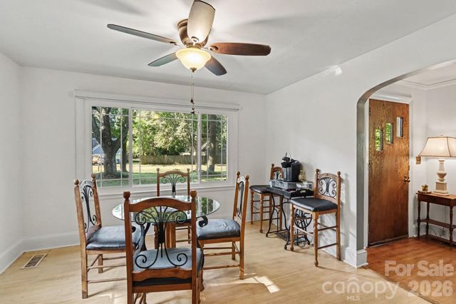 5528 Oak Drive, Charlotte, NC 28216