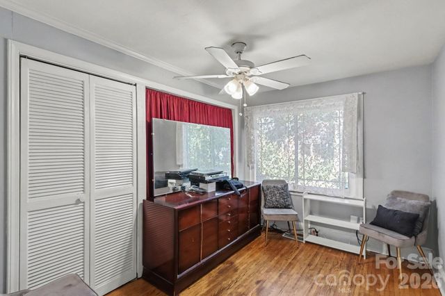 5528 Oak Drive, Charlotte, NC 28216