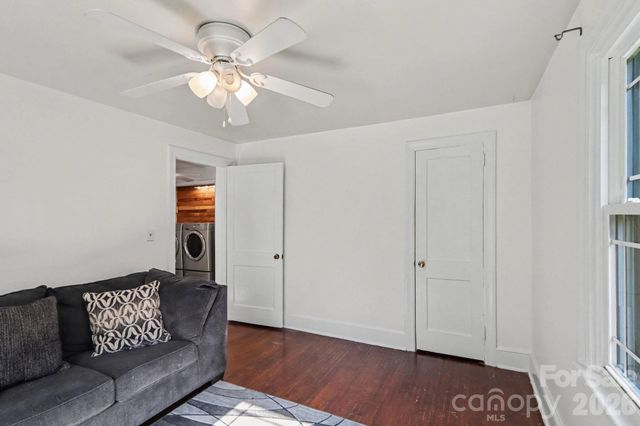 5528 Oak Drive, Charlotte, NC 28216