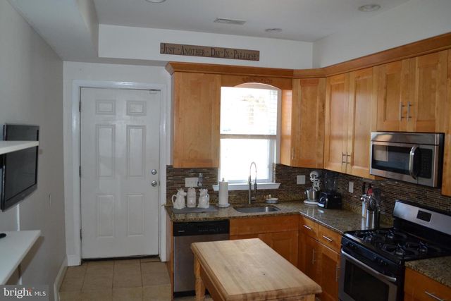 1410 N BOND ST, Baltimore, MD 21213