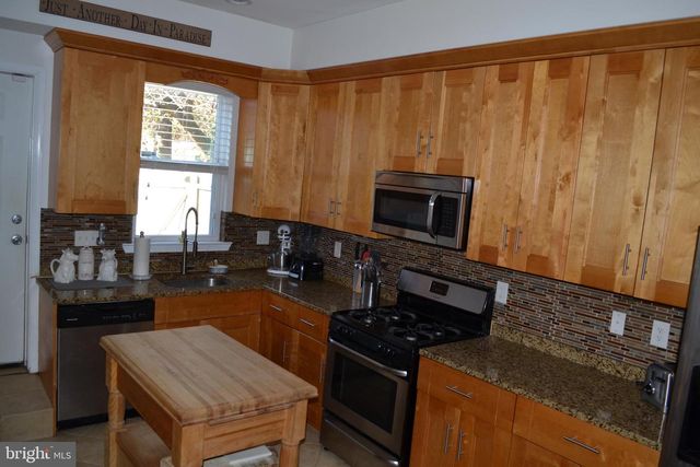 1410 N BOND ST, Baltimore, MD 21213