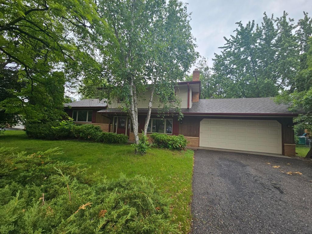 7740 Arlington Avenue N, Brooklyn Park, MN 55443