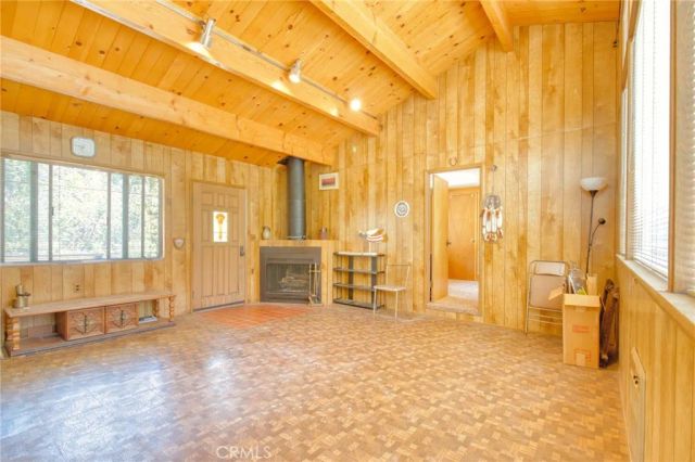 960 Snowbird Road, Wrightwood, CA 92397