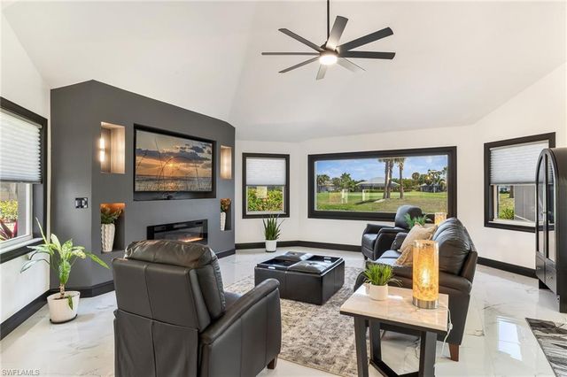 11908 King James CT, Cape Coral, FL 33991