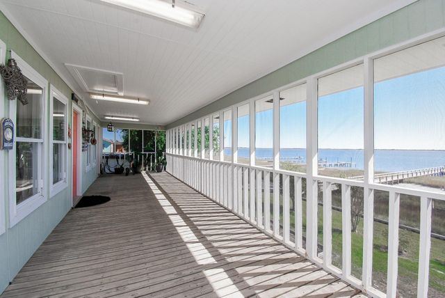 317 E Bayshore Drive, Palacios, TX 77465