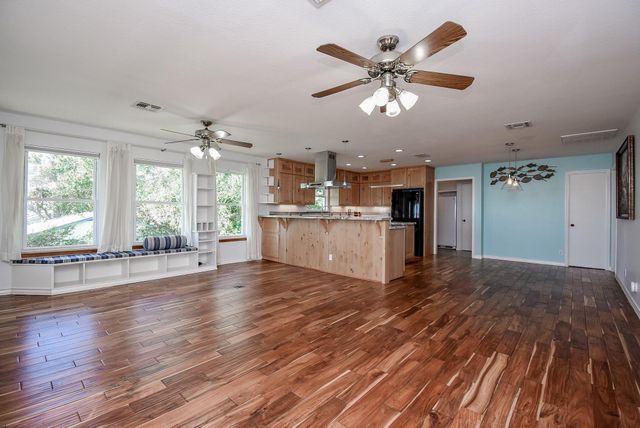 317 E Bayshore Drive, Palacios, TX 77465