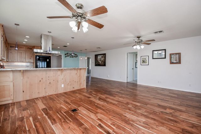 317 E Bayshore Drive, Palacios, TX 77465