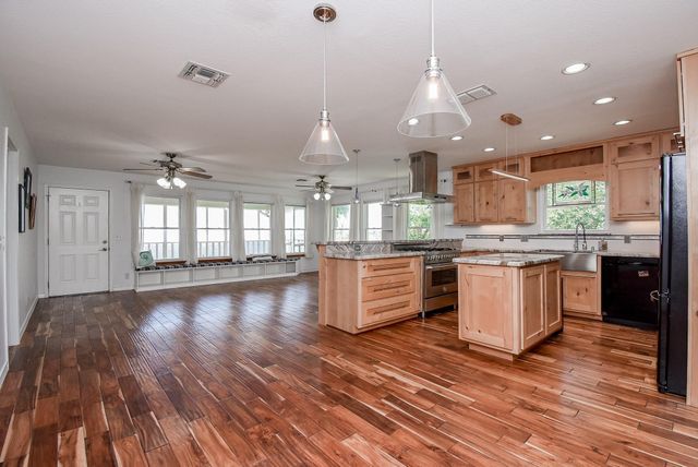 317 E Bayshore Drive, Palacios, TX 77465