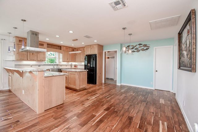 317 E Bayshore Drive, Palacios, TX 77465