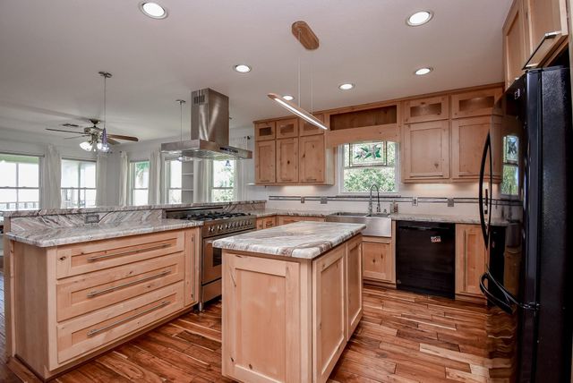 317 E Bayshore Drive, Palacios, TX 77465