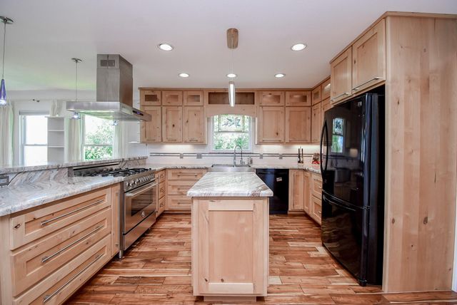 317 E Bayshore Drive, Palacios, TX 77465