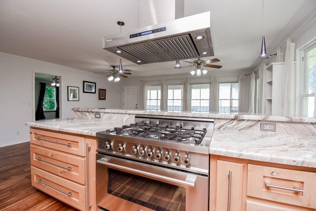 317 E Bayshore Drive, Palacios, TX 77465