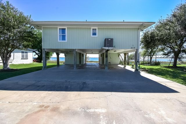 317 E Bayshore Drive, Palacios, TX 77465