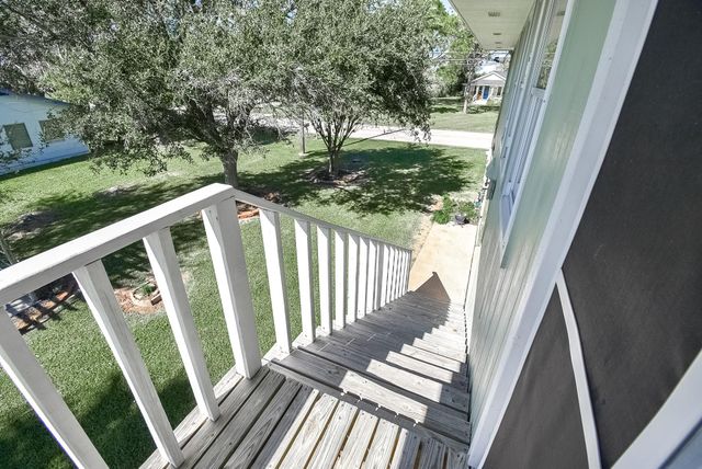 317 E Bayshore Drive, Palacios, TX 77465