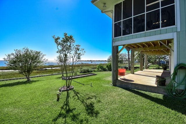 317 E Bayshore Drive, Palacios, TX 77465