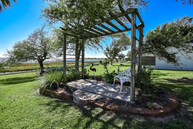 317 E Bayshore Drive, Palacios, TX 77465