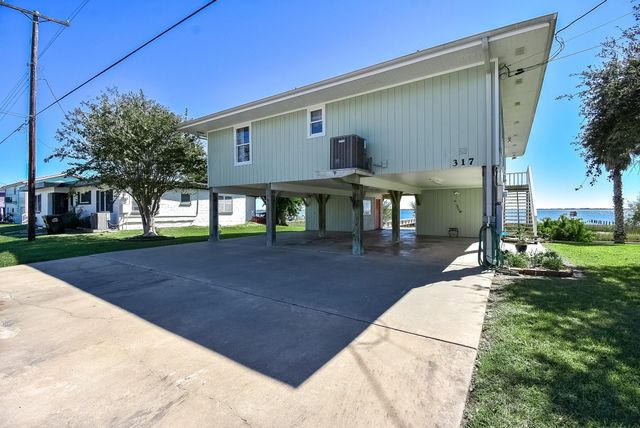 317 E Bayshore Drive, Palacios, TX 77465