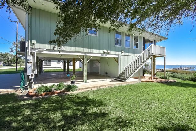 317 E Bayshore Drive, Palacios, TX 77465