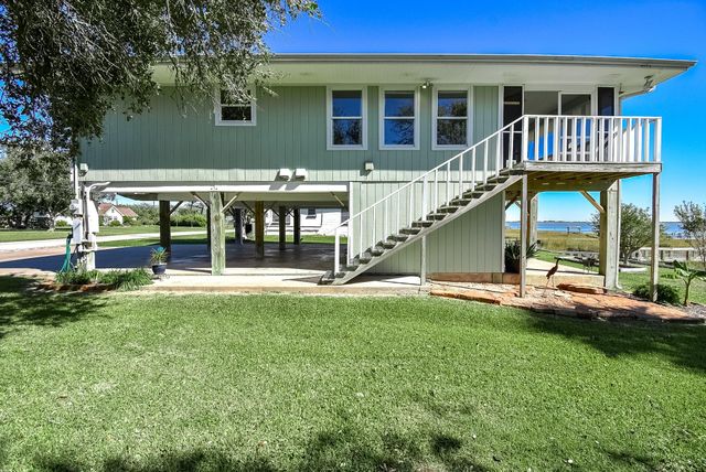 317 E Bayshore Drive, Palacios, TX 77465