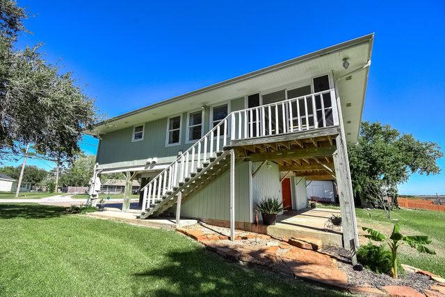 317 E Bayshore Drive, Palacios, TX 77465