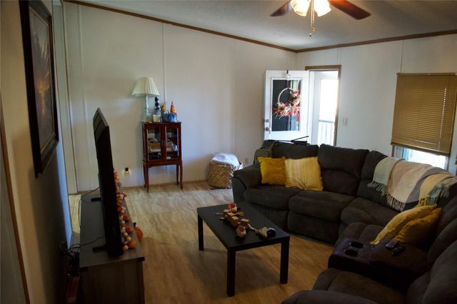 627 Port Road, Angleton, TX 77515