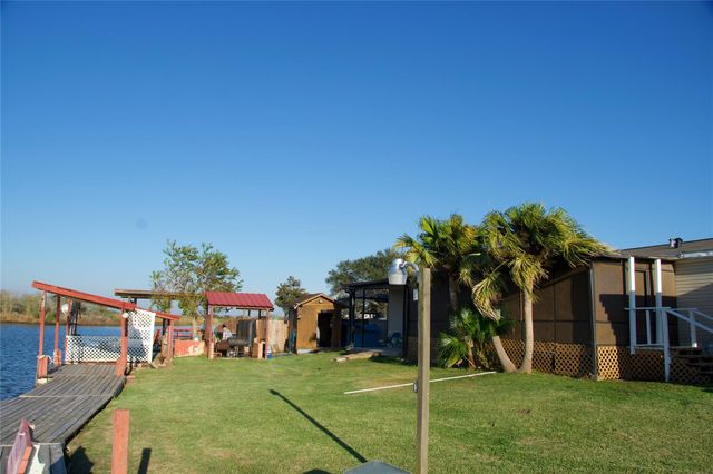 627 Port Road, Angleton, TX 77515