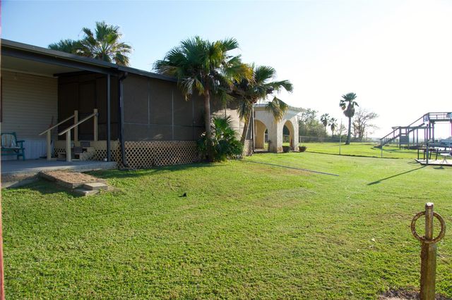 627 Port Road, Angleton, TX 77515