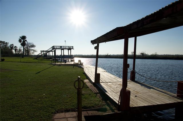 627 Port Road, Angleton, TX 77515